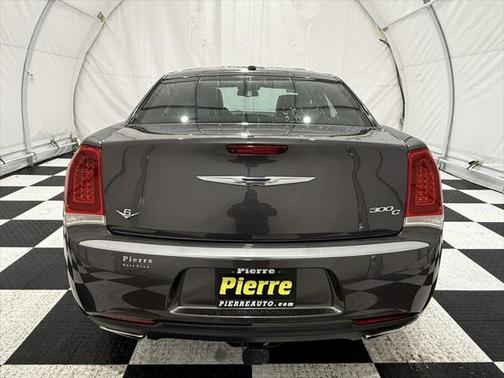 2016 Chrysler 300C Platinum