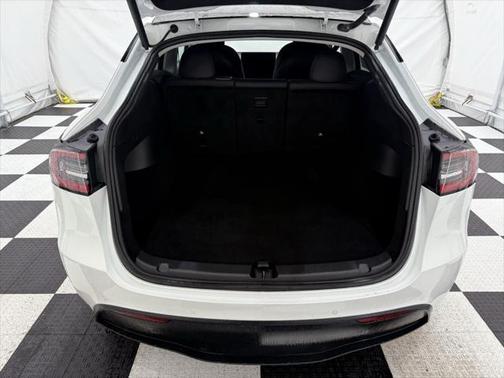 2021 Tesla Model Y Standard Range Rear-Wheel Drive