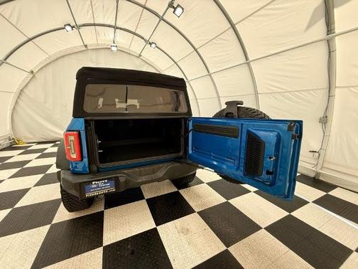 VELOCITY BLUE METALLIC 2023 Ford Bronco WILDTRAK