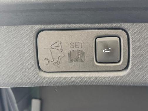 2022 Ford Mustang Mach-E SELECT