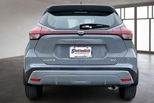 2022 Nissan Kicks SV