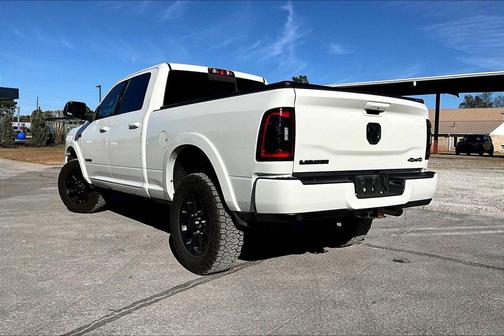 2022 RAM 2500 Laramie Crew Cab 4x4 6'4' Box