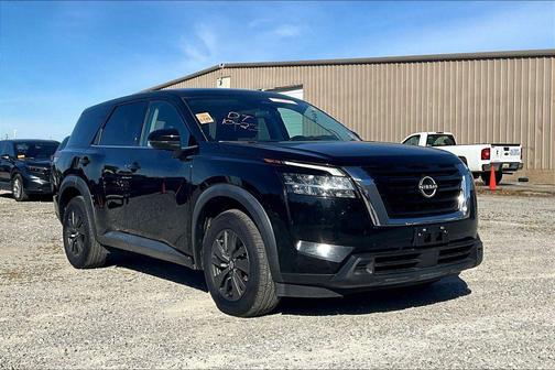 2022 Nissan Pathfinder S 2WD