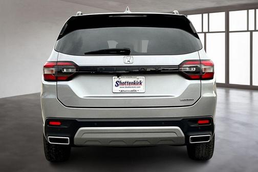 2023 Honda Pilot Touring 8-Passenger