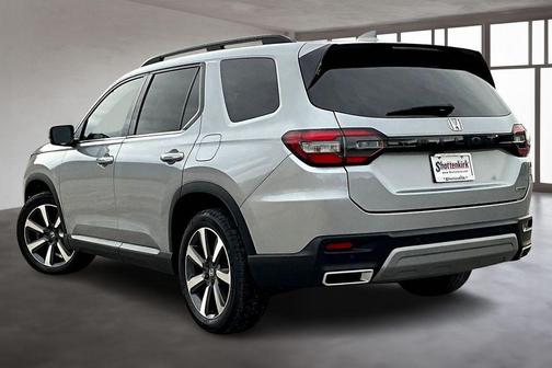 2023 Honda Pilot Touring 8-Passenger