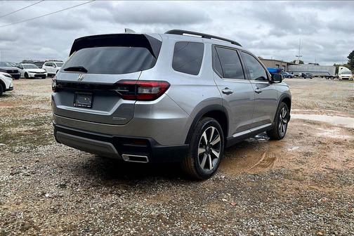 2023 Honda Pilot Touring 8-Passenger