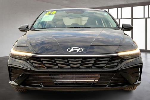 2024 Hyundai ELANTRA SE