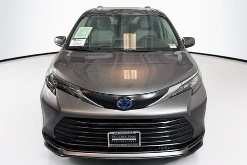 2024 Toyota Sienna LE