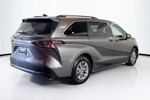 2024 Toyota Sienna LE