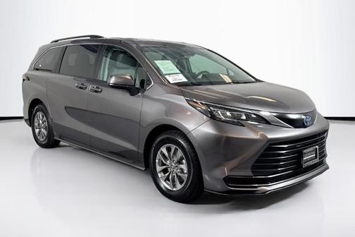 2024 Toyota Sienna LE