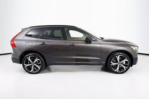 2022 Volvo XC60 B5 R-Design