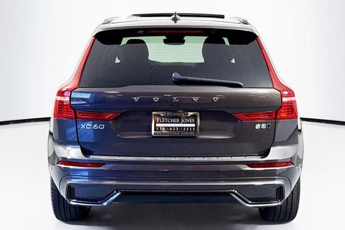 2022 Volvo XC60 B5 R-Design