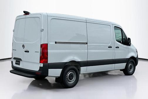 Arctic White 2026 Mercedes-Benz Sprinter 2500 144 WB Standard Roof Crew