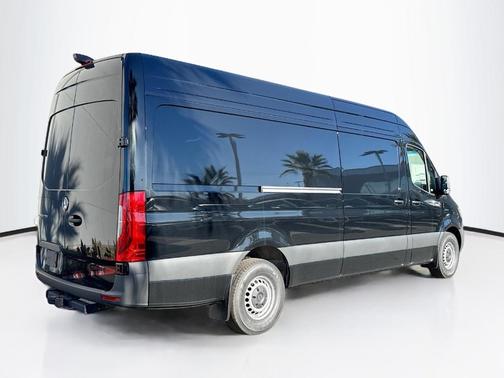 2024 Mercedes-Benz eSprinter 2500 170 WB High Roof Cargo