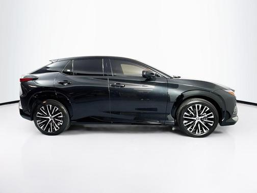 2023 Lexus RZ 450e Luxury