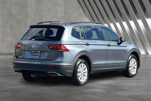 Photo 3 of 33 of 2019 Volkswagen Tiguan 2.0T S