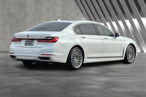 Photo 3 of 34 of 2021 BMW 740 i