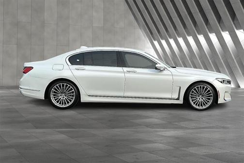 Photo 2 of 34 of 2021 BMW 740 i