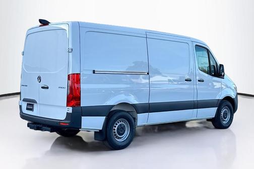 Arctic White 2026 Mercedes-Benz Sprinter 2500 144 WB Standard Roof Crew