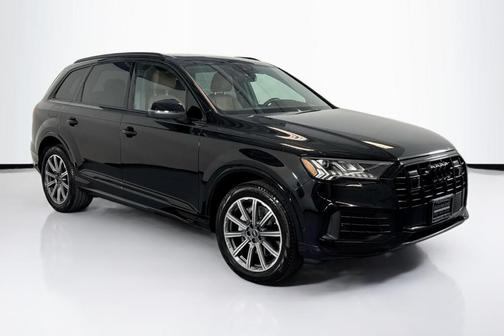2023 Audi Q7 45 Premium Plus