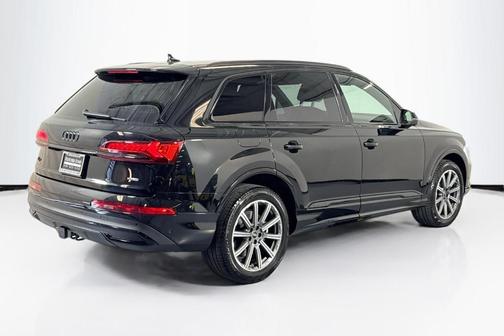 2023 Audi Q7 45 Premium Plus