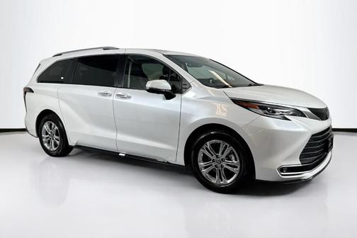 2023 Toyota Sienna Platinum 7 passenger