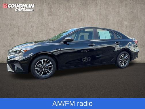 Aurora Black Pearl 2024 Kia Forte LXS