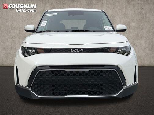 White 2025 Kia Soul LX