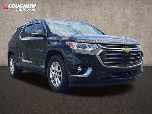Mosaic Black Metallic 2018 Chevrolet Traverse LT Cloth