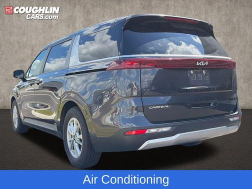 Metal 2024 Kia Carnival LX
