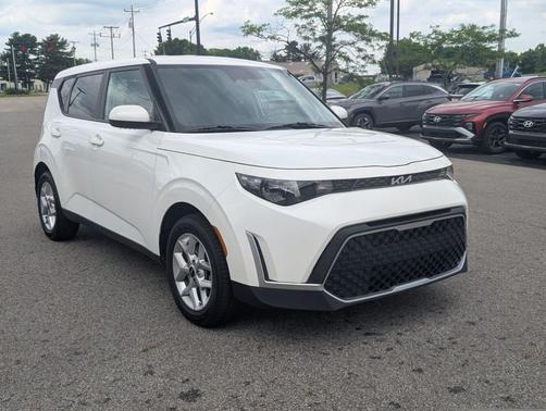Snow White Pearl 2024 Kia Soul LX