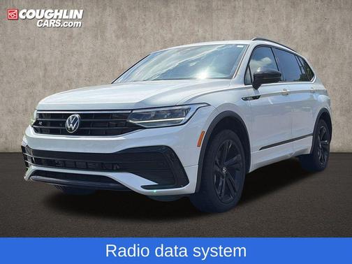 Opal White Pearl Effect 2024 Volkswagen Tiguan 2.0T SE R-Line Black