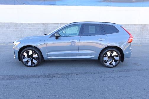 Gray Metallic 2024 Volvo XC60 Recharge Plug-In Hybrid T8 Plus Dark Theme