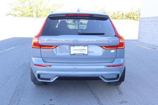 Gray Metallic 2024 Volvo XC60 Recharge Plug-In Hybrid T8 Plus Dark Theme