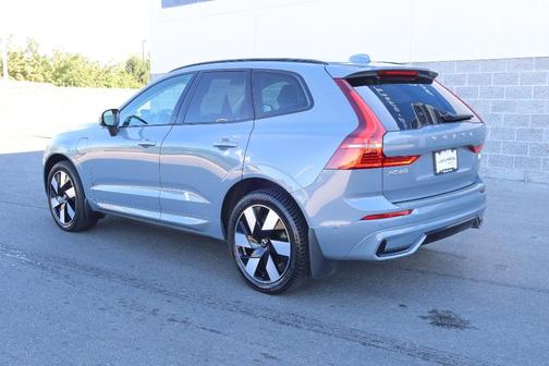 Gray Metallic 2024 Volvo XC60 Recharge Plug-In Hybrid T8 Plus Dark Theme