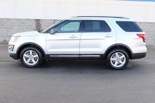 Ingot Silver Metallic 2016 Ford Explorer XLT