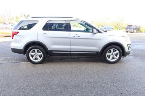 Ingot Silver Metallic 2016 Ford Explorer XLT
