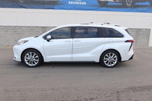 2022 Toyota Sienna Platinum 7 Passenger