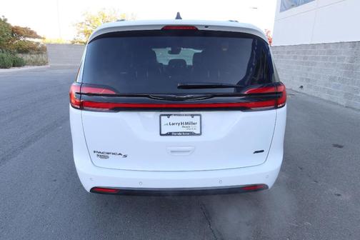 2023 Chrysler Pacifica Touring-L