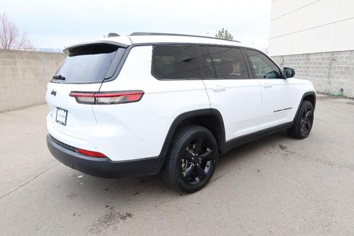 Bright White Clearcoat 2021 Jeep Grand Cherokee L Laredo