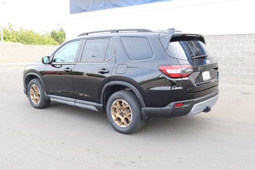 Crystal Black Pearl 2024 Honda Pilot TrailSport