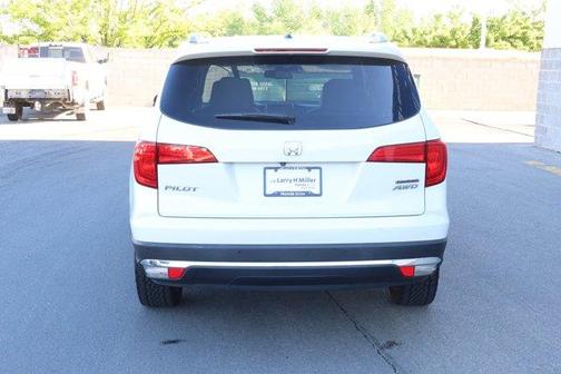 White Diamond Pearl 2017 Honda Pilot Touring