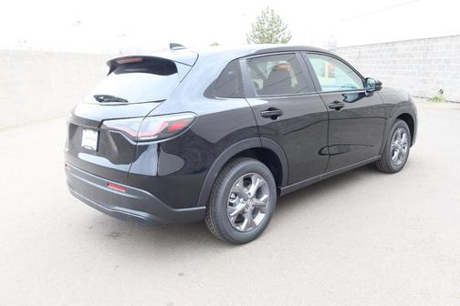Crystal Black Pearl 2026 Honda HR-V LX