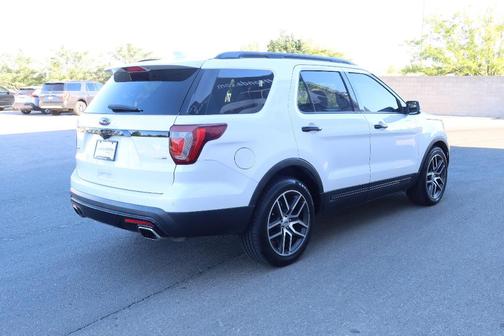 White Platinum Clearcoat Metallic 2017 Ford Explorer sport