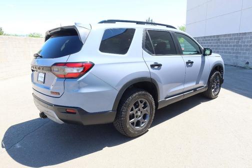 Sonic Gray Pearl 2025 Honda Pilot TrailSport