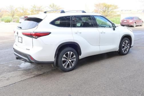 Wind Chill Pearl 2022 Toyota Highlander XLE