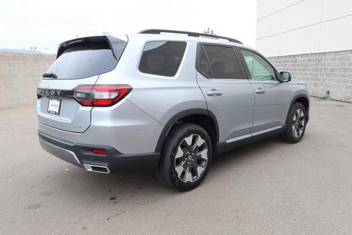 Solar Silver Metallic 2026 Honda Pilot Elite