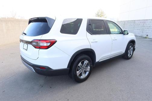 2023 Honda Pilot EX-L 8-Passenger