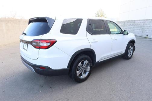 2023 Honda Pilot EX-L 8-Passenger