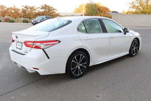 2020 Toyota Camry Hybrid SE